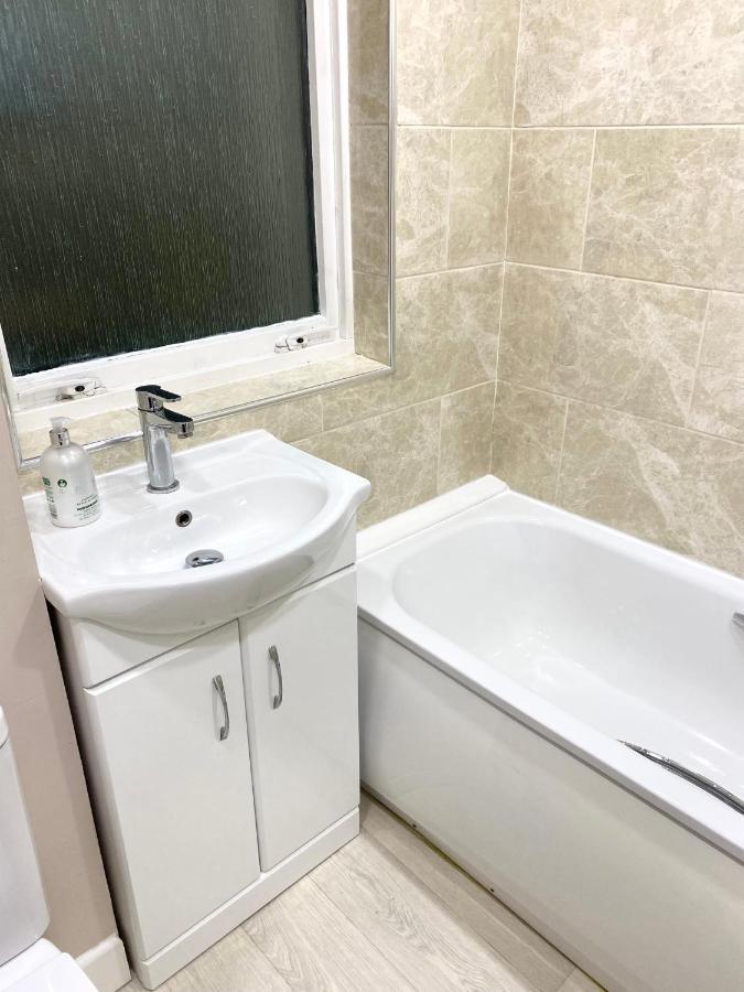 Entire Modern Apartment In Oban With Balcony Ngoại thất bức ảnh