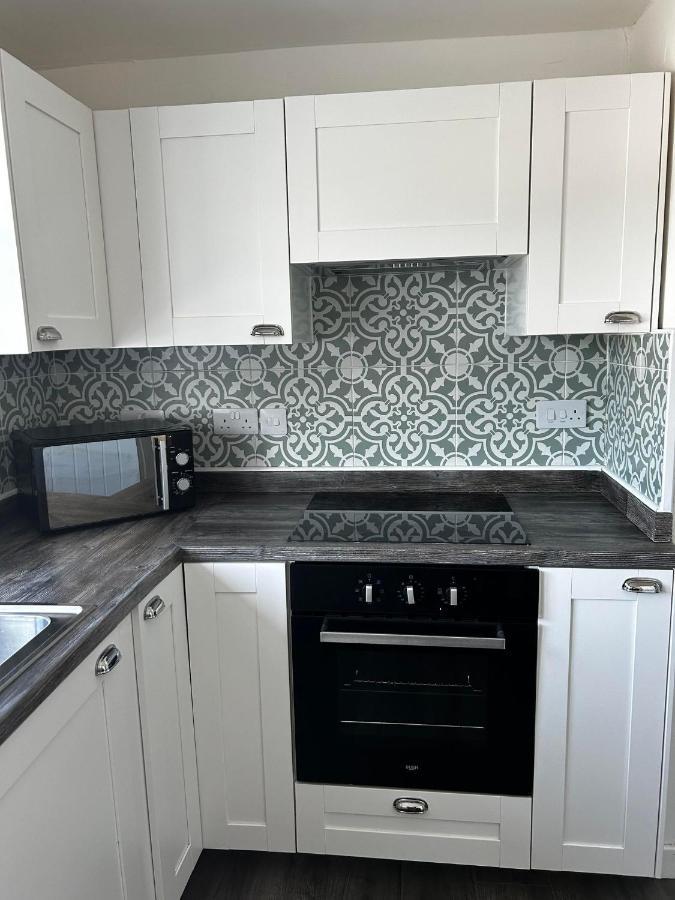 Entire Modern Apartment In Oban With Balcony Ngoại thất bức ảnh